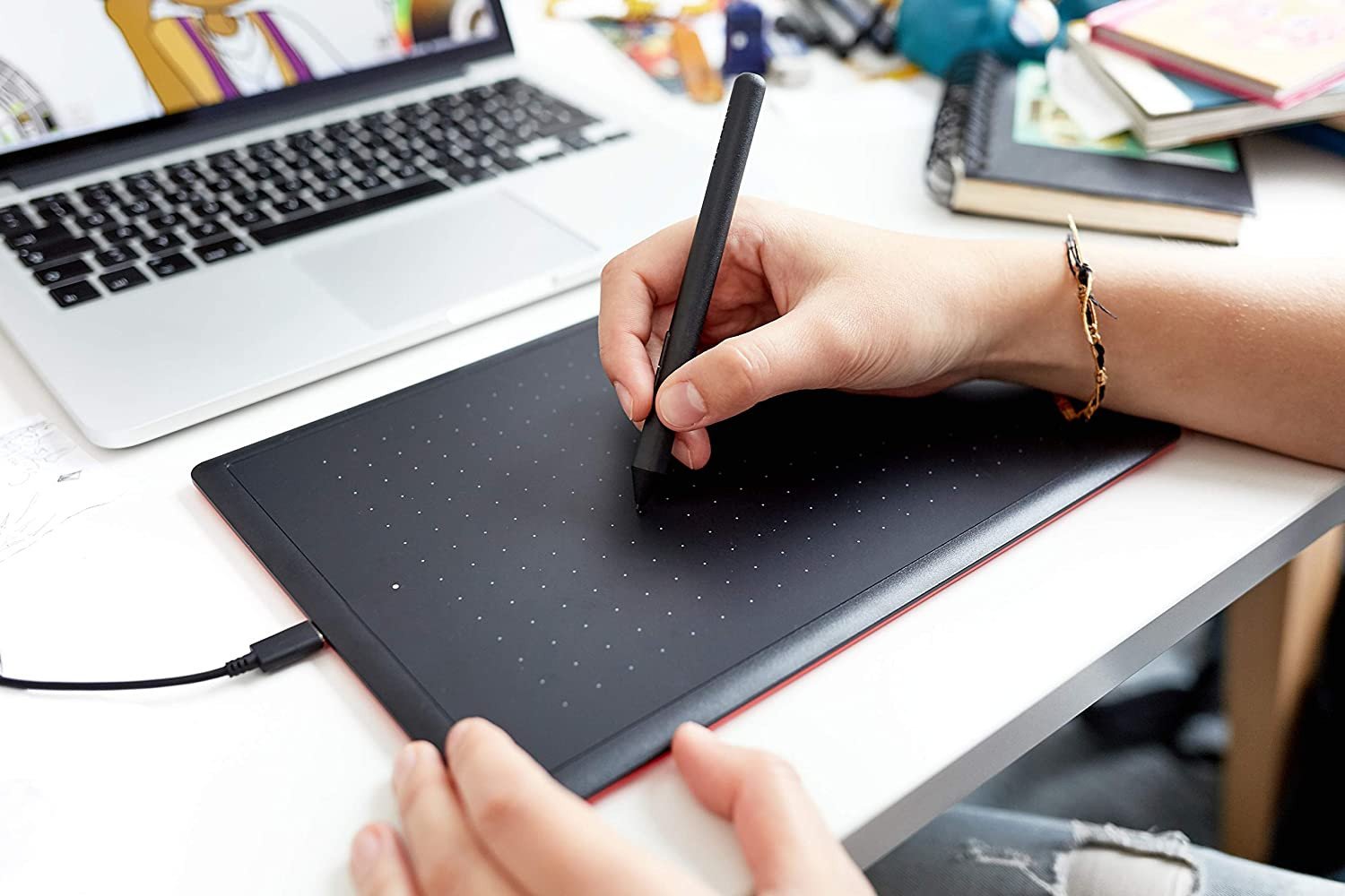One by Wacom CTL-672 Medium Creative Pen Tablet for Windows & Mac - CTL-672/K0-C