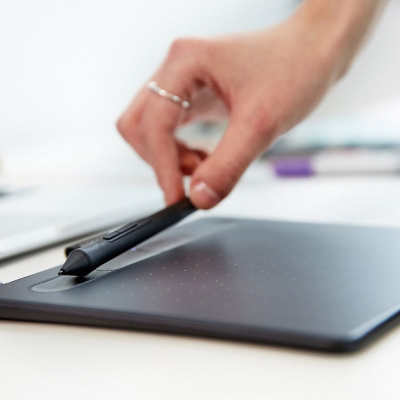 Wacom CTL-4100/K0-CX Intuos Small Pen Tablet - Black