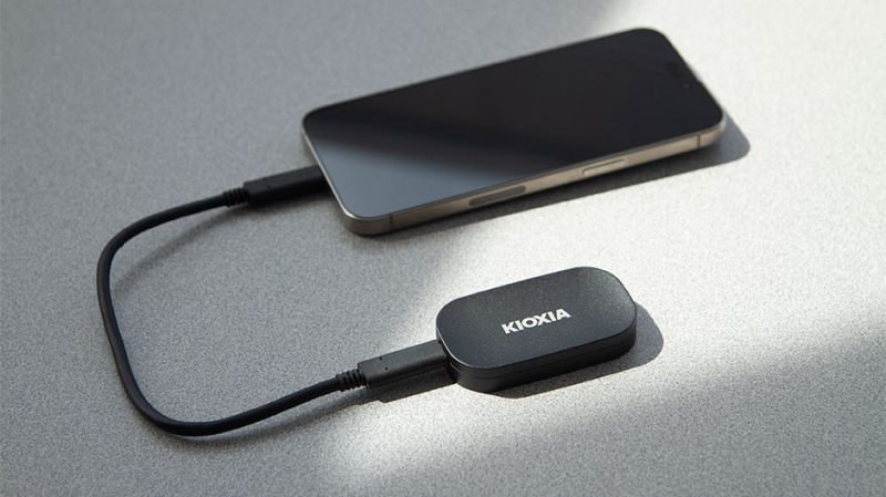 Kioxia Exceria Plus G2 1000GB USB 3.2 Portable SSD - LXD20K001TG8